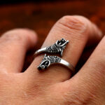 Bague Fraternité du Loup viking doigt