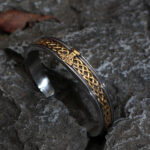 Bracelet Viking doré porteur du Mjolnir