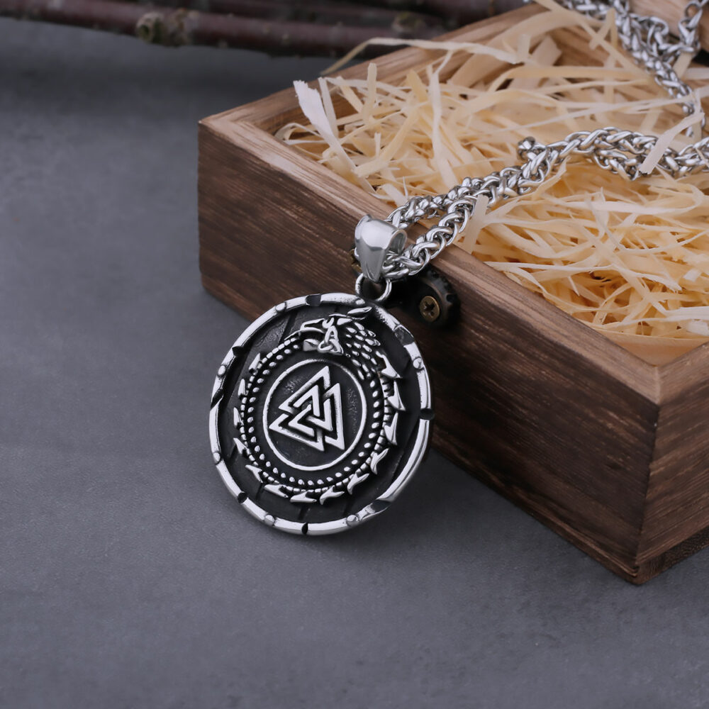 Collier viking Valknut