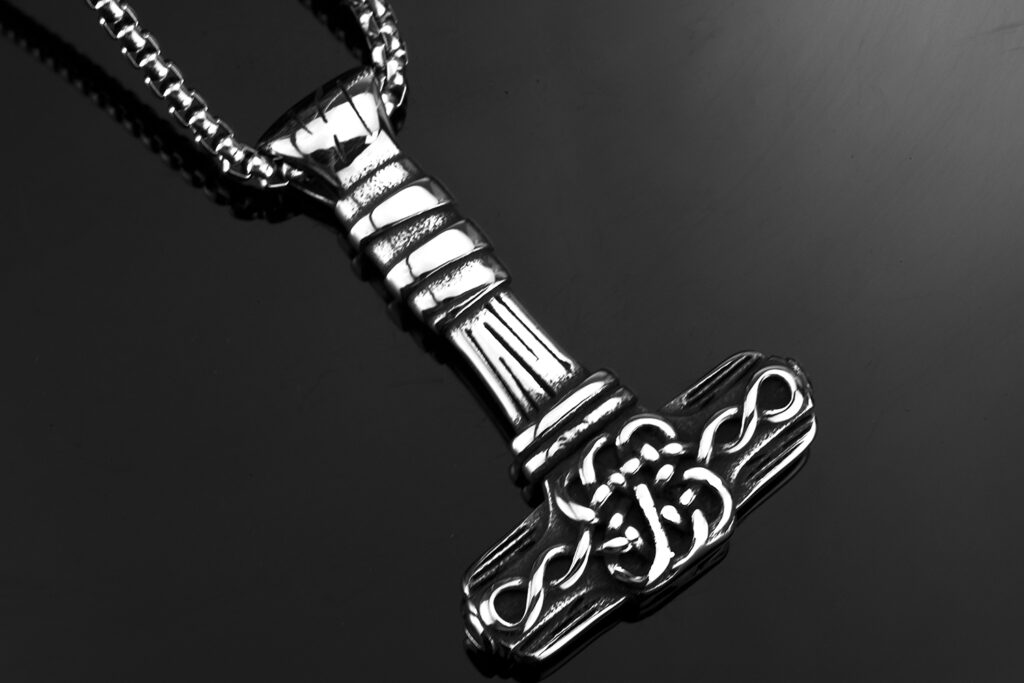 Collier viking argenté du maître de la foudre