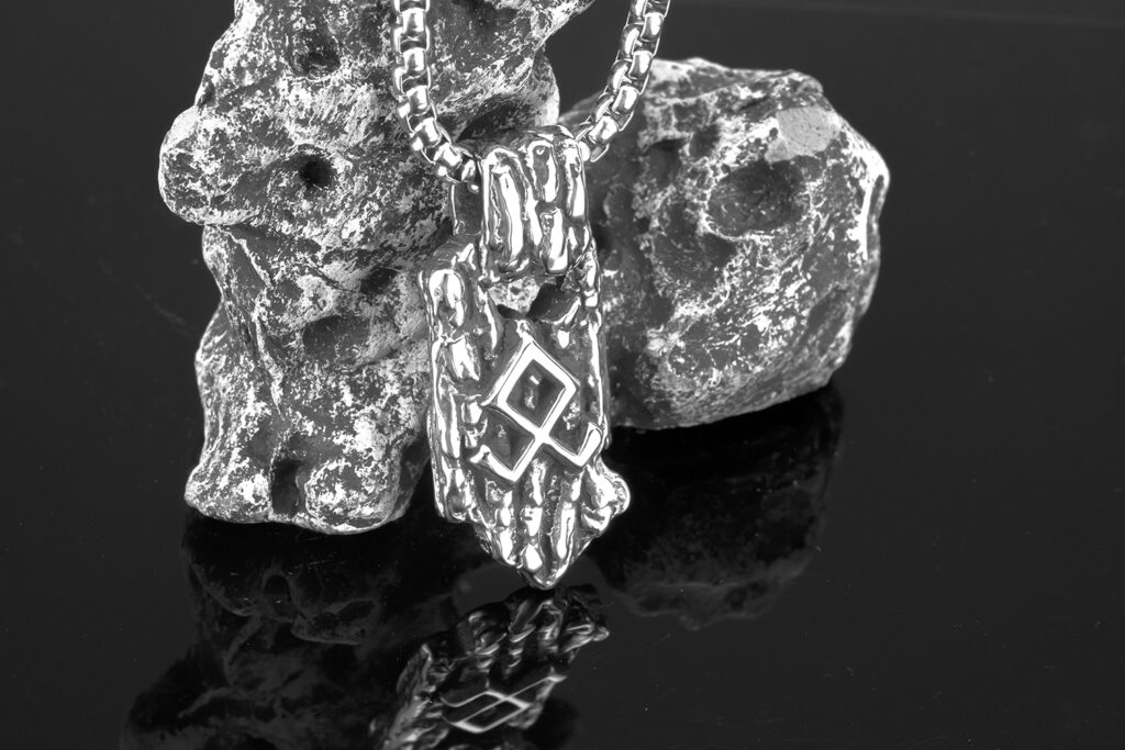 Collier viking argenté rune Othala