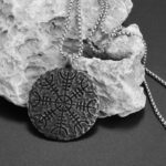Collier viking boussole runique