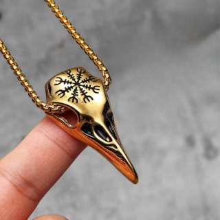 Collier viking crâne de corbeau doré