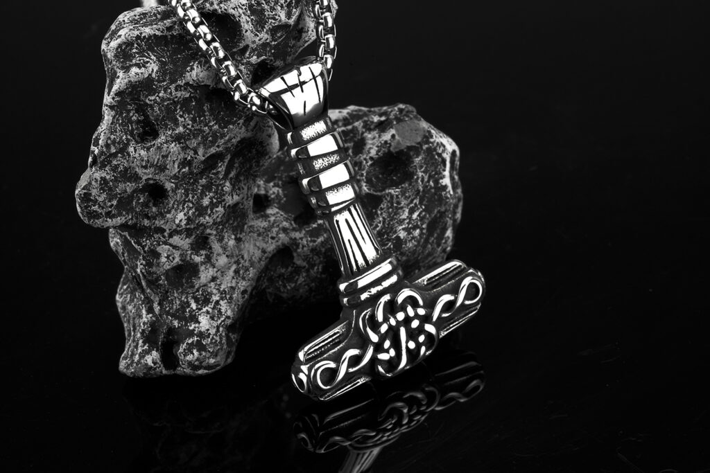 Collier viking du maître de la foudre argenté
