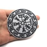 Écusson Boussole Compas Viking main